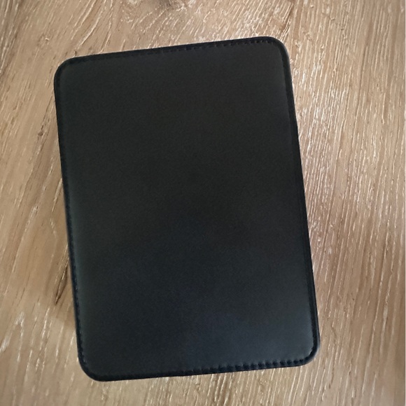 6” Kindle E-Reader with Built-In Light, Premium Case, & Pop Socket - Picture 4 of 8